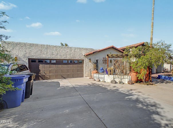 1978 E GREENWAY Road, Phoenix, AZ 85022