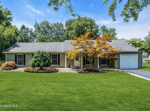 2 York Circle, Jackson, NJ 08527