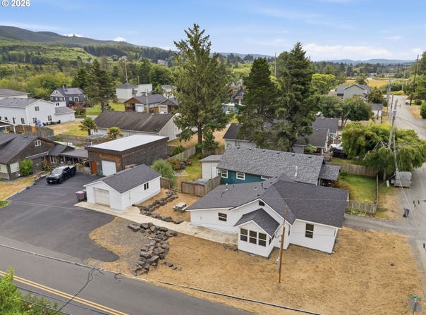 1325 12TH Ave, Seaside, OR 97138