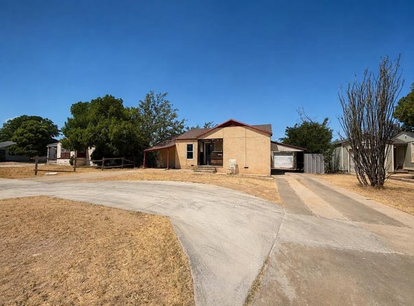 1403 E 11th Place, Big Spring, TX 79720
