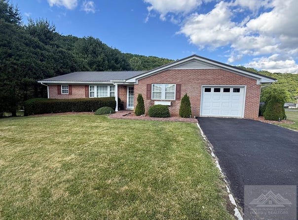500 Mountain View Dr, BLUEFIELD, VA 24605