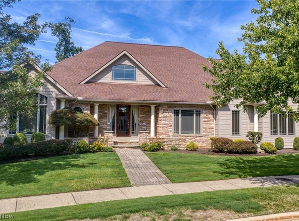 282 W Edinburgh Drive, Highland Heights, OH 44143