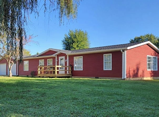 8261 E Monroe Street, Dugger, IN 47848