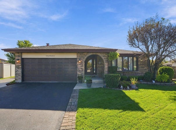 16042 85th Court, Tinley Park, IL 60487