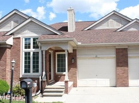 10 Canfield Circle, Dearborn, MI 48127