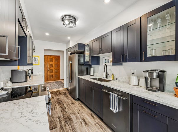 N85W15700 Ridge Rd, Menomonee Falls, WI 53051