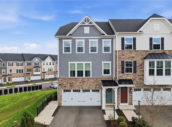 102 Lupine Dr, Mars, PA 16046