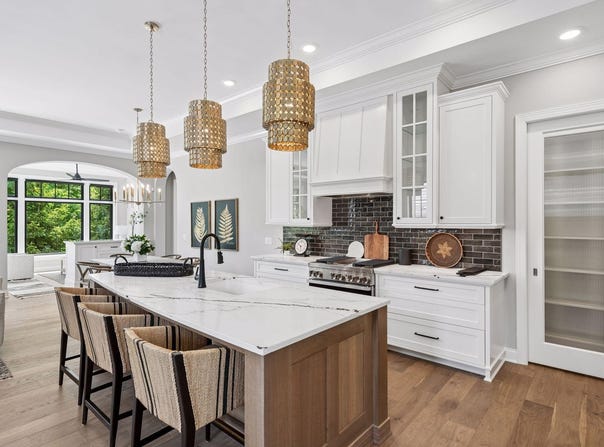 264 Wayzata Boulevard E, Wayzata, MN 55391