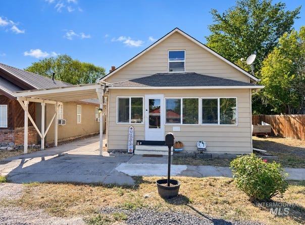 313 Michigan St, Gooding, ID 83330