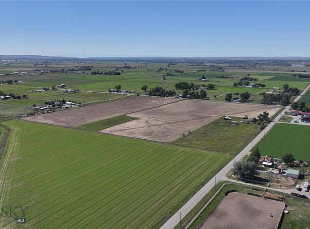 924 W I Road, Worden, MT 59088