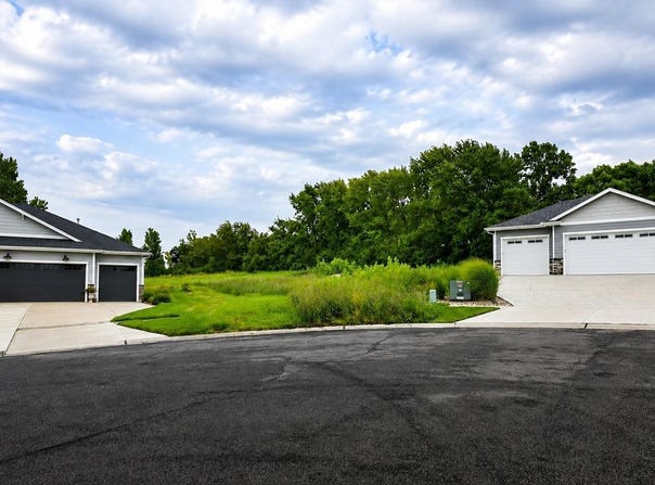 6204 SW 46th CT, Topeka, KS 66610