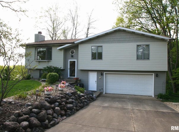 32 ROXBURY Road, Mackinaw, IL 61755