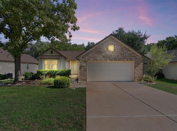 271 Whispering Wind Dr, Georgetown, TX 78633