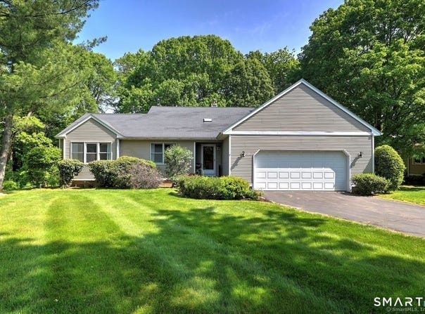 9 Canterbury Road, Hamden, CT 06514
