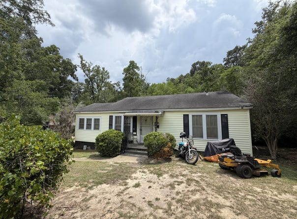 522 W 28th St, Laurel, MS 39440