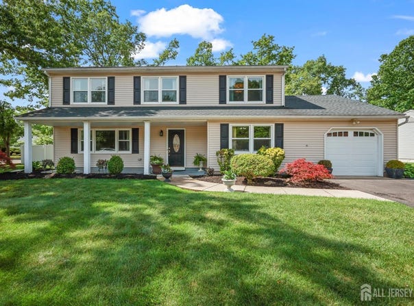 12 McFadden Drive, Monroe, NJ 08831