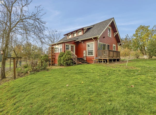 1824 NE WATERFRONT St, Newberg, OR 97132