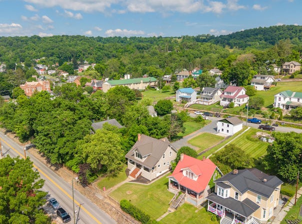 348 W Main St, Ronceverte, WV 24970