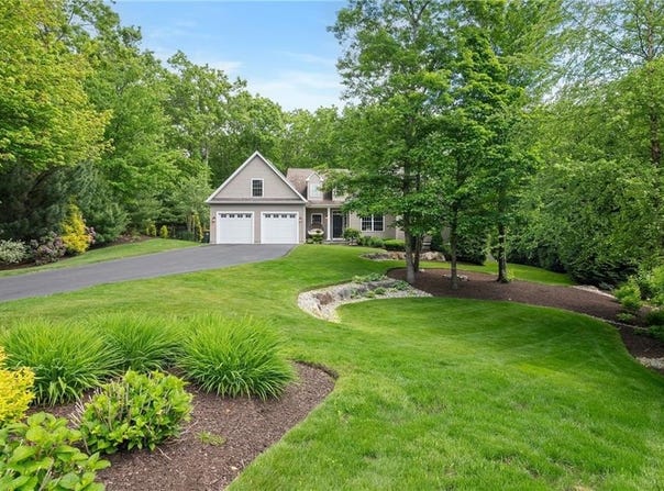 23 Crest Circle, Smithfield, RI 02917