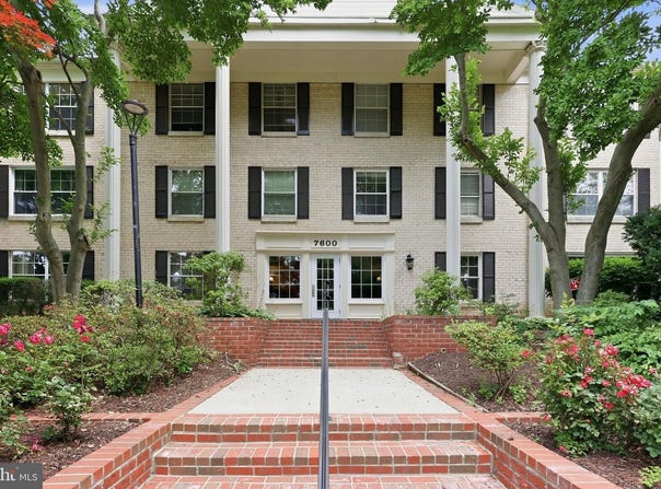 7600 TREMAYNE PL #110, MCLEAN, VA 22102