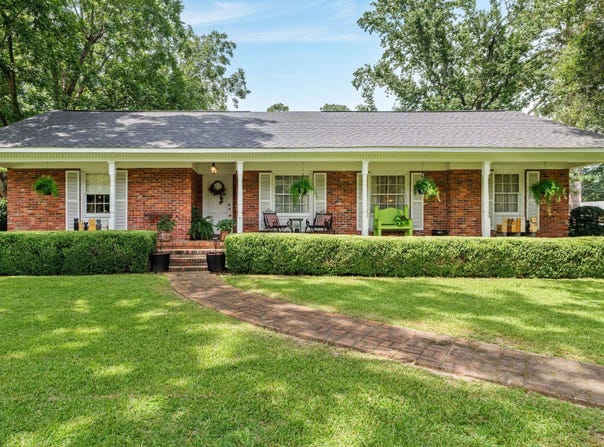 703 W 29th St, Laurel, MS 39440