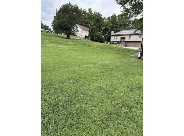 1819 NW 50th St, Northmoor, MO 64151