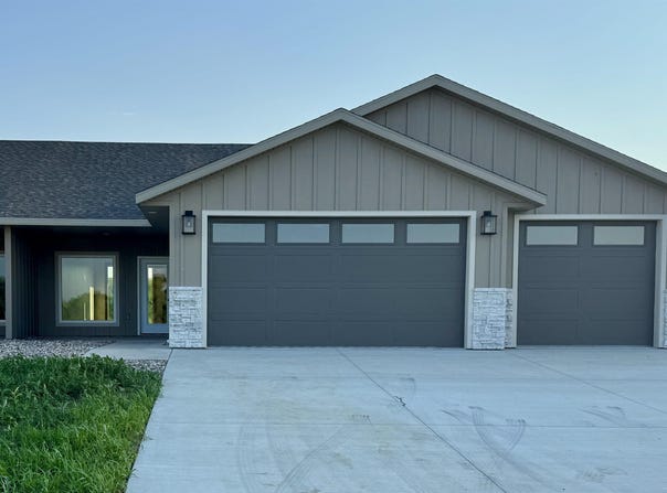 601 Mill Pond Rd, Rock Rapids, IA 51246
