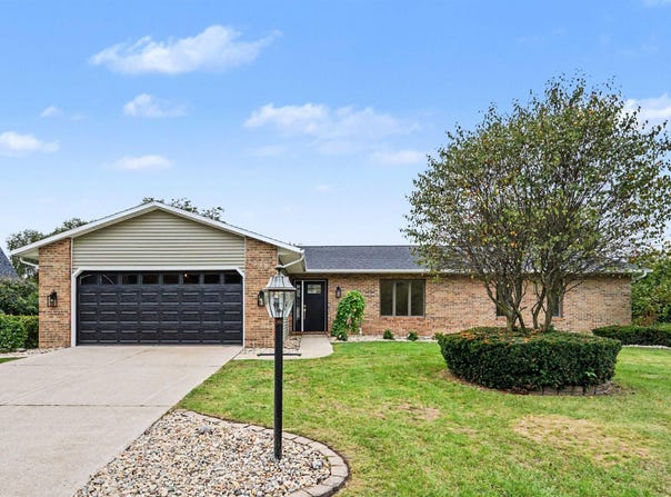 52105 Arrowhead Circle, Granger, IN 46530-7116