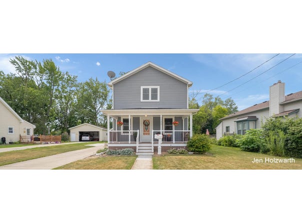 122 E Kent Street, Grand Ledge, MI 48837