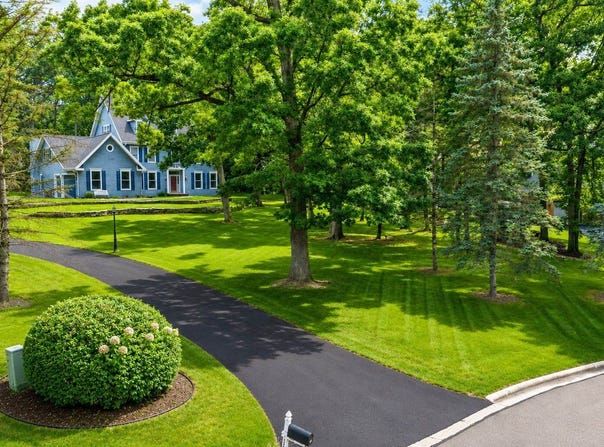 1677 Barberry Circle, Freeport, IL 61032