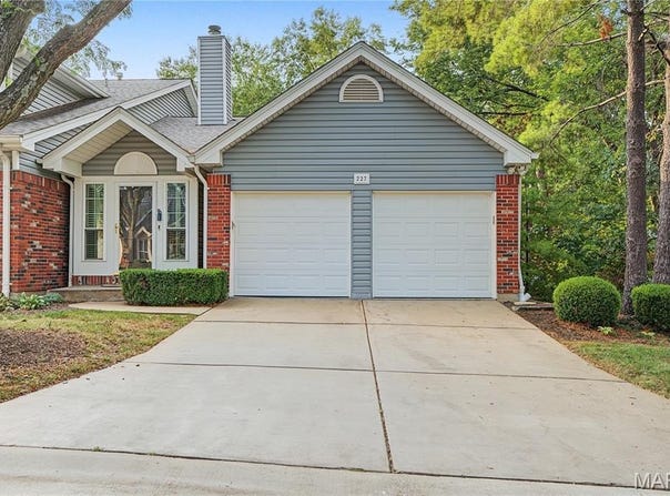 227 Kehrs Mill Trail, Ballwin, MO 63011