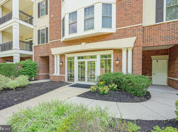 2023 CRESCENT Way, CHERRY HILL, NJ 08002