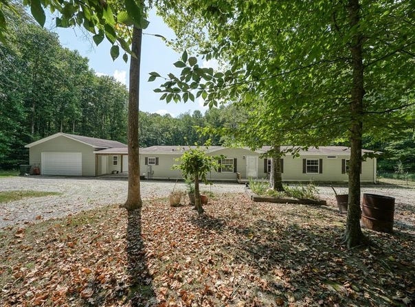 45 Butch Smith Ln., Byrdstown, TN 38549