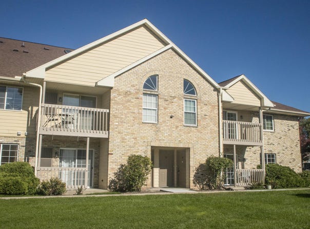 4887 Easy St, Hartland, WI 53029