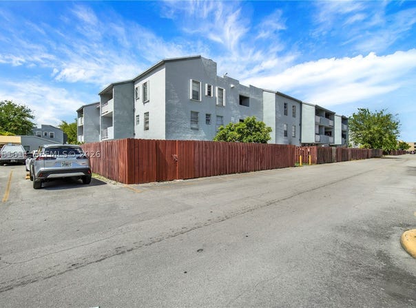 1755 W 60th St, Hialeah, FL 33012