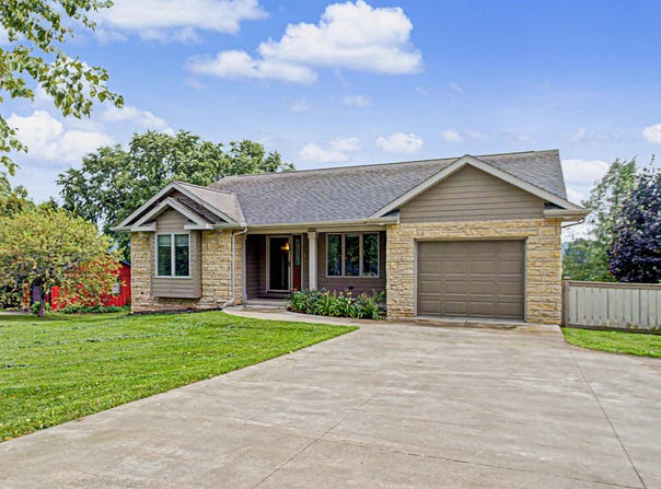 5 Beacon Trail, GALENA, IL 61036