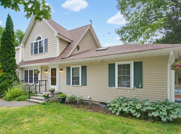 35 Pleasant Street, Newfields, NH 03856