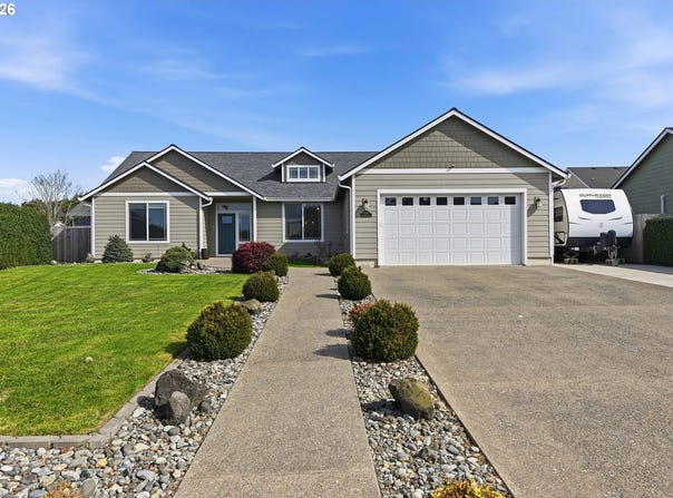2025 ROOSEVELT Loop, NorthBend, OR 97459