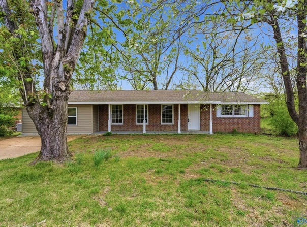 69 E Lakeside Drive, Florence, AL 35630