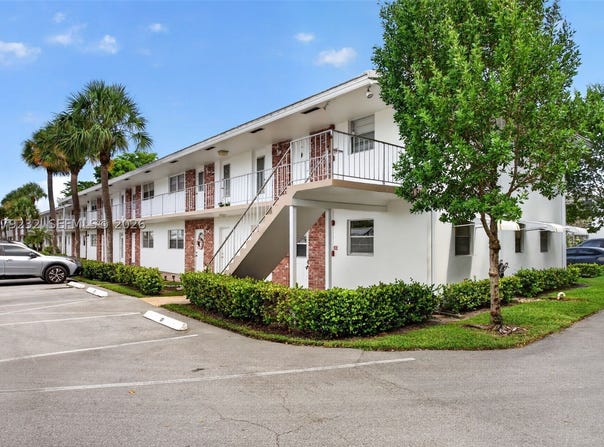 2551 W Golf Blvd, Pompano Beach, FL 33064