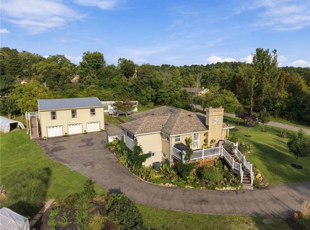 67 Magee Ave, Valencia Boro, PA 16059