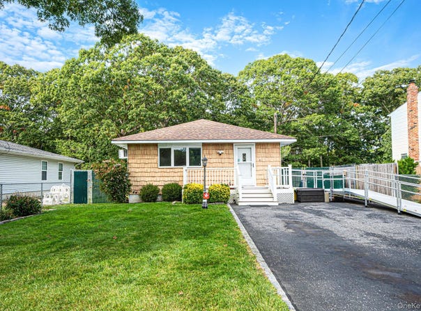 87 Somerset Avenue, Mastic, NY 11950