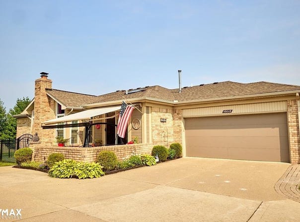 49849 Hidden Valley Dr, Macomb Twp, MI 48044