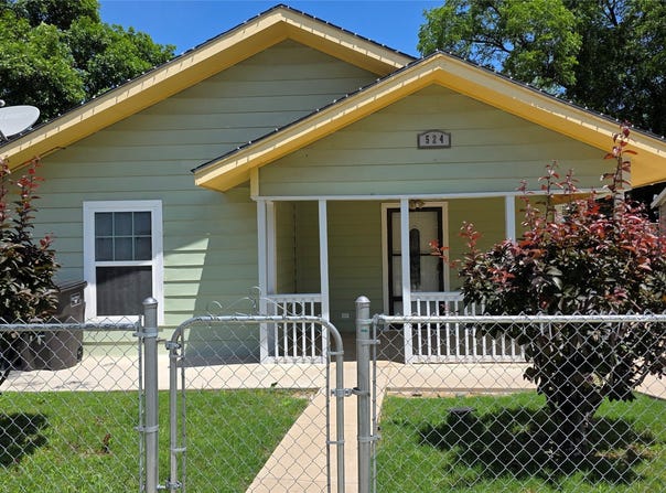 524 W Broadus Avenue, Fort Worth, TX 76115