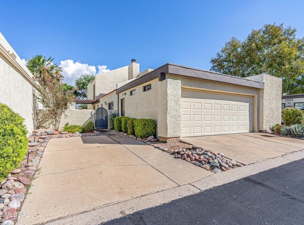 7345 E Cascada Circle, Tucson, AZ 85715