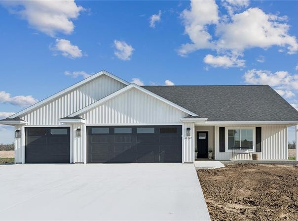 247 Hackberry Dr, Palo, IA 52324