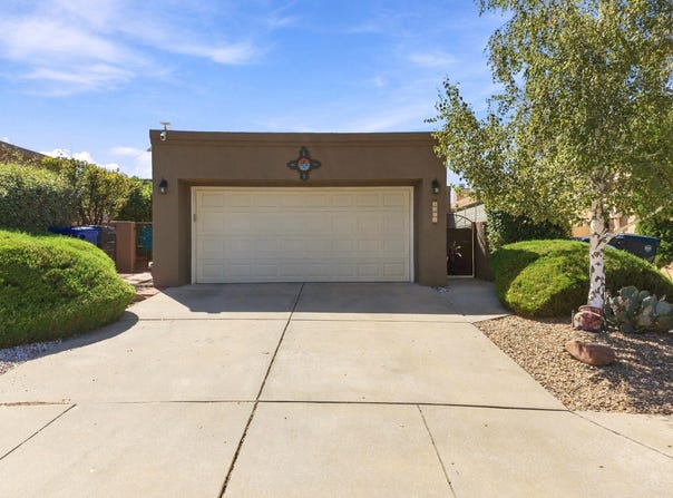 9916 Lagrima De Oro Road NE, Albuquerque, NM 87111