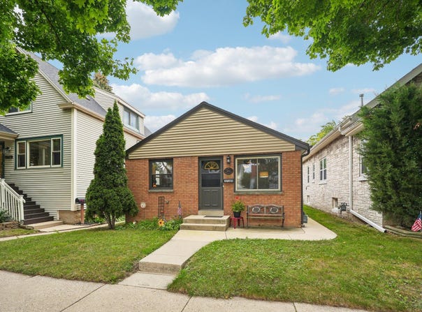 3760 S Kansas Ave, Milwaukee, WI 53207