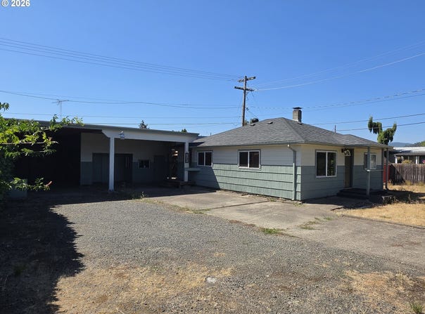 672 51ST St, Springfield, OR 97478
