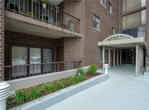 5600 Munhall Rd, Squirrel Hill, PA 15217